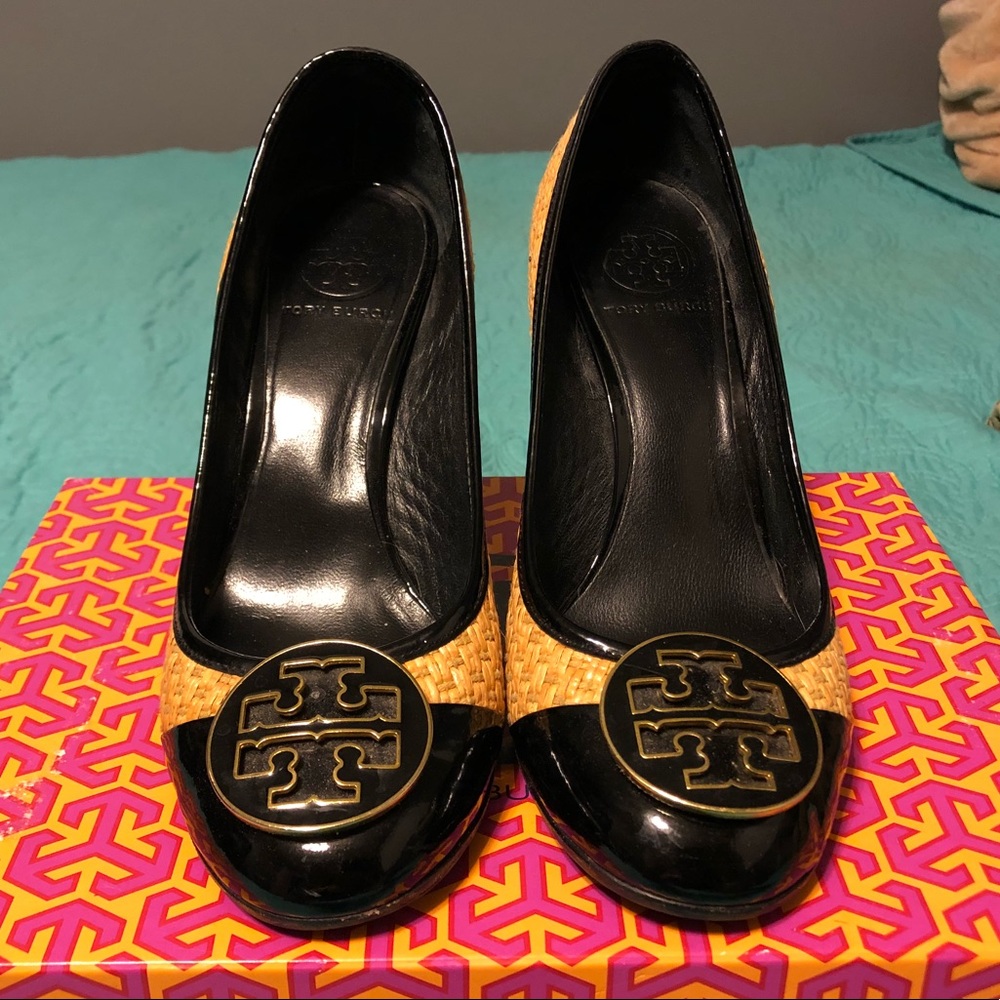 Tory burch heels with burberry duster bag